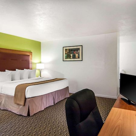 Quality Inn & Suites At Coos Bay Северен Бенд Екстериор снимка