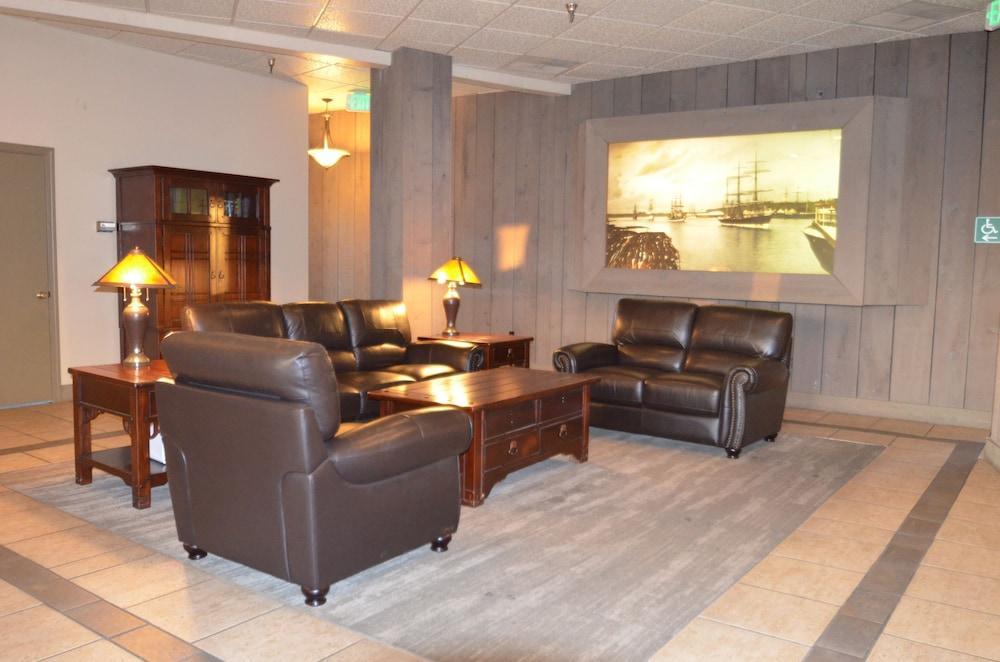 Quality Inn & Suites At Coos Bay Северен Бенд Екстериор снимка