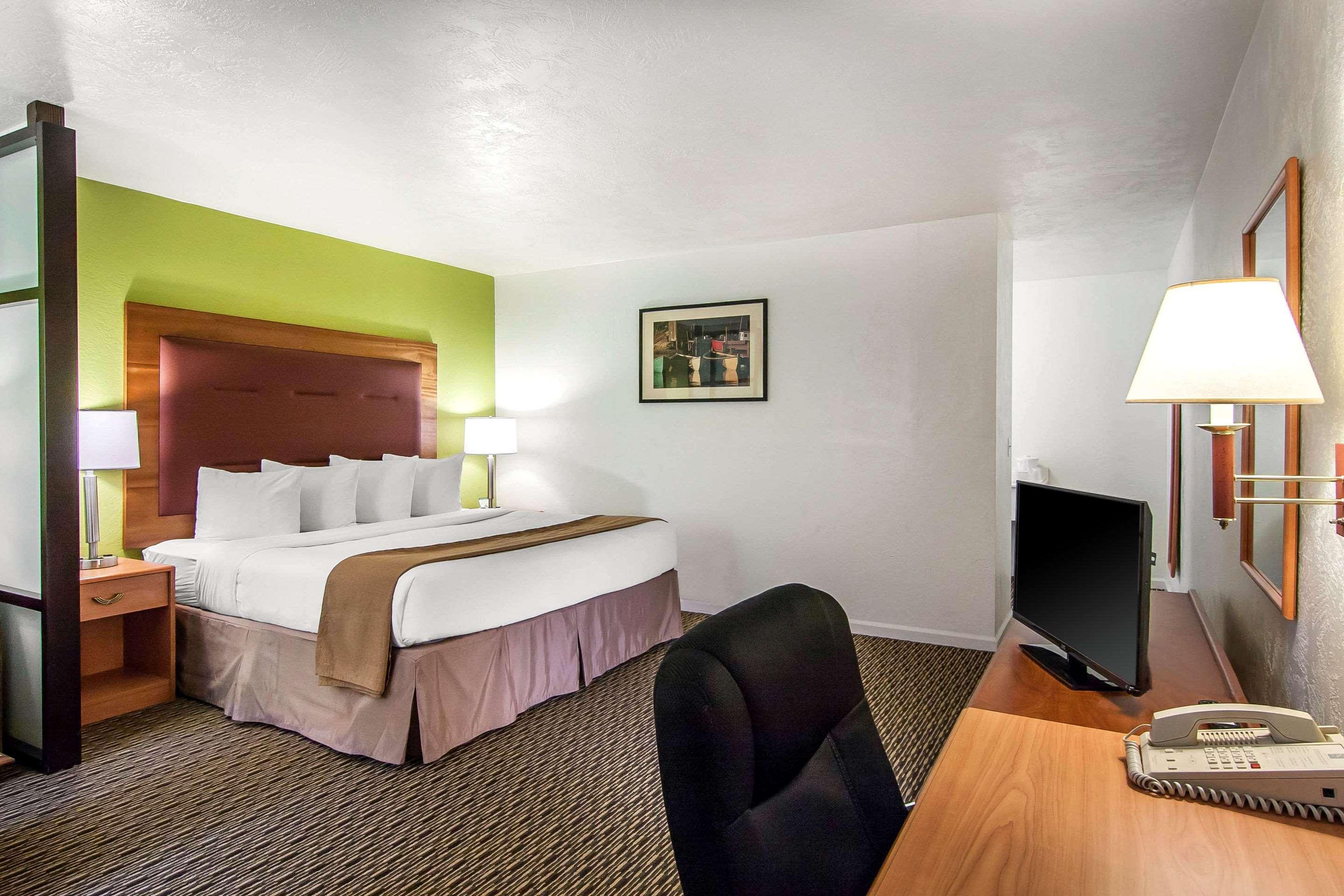 Quality Inn & Suites At Coos Bay Северен Бенд Екстериор снимка