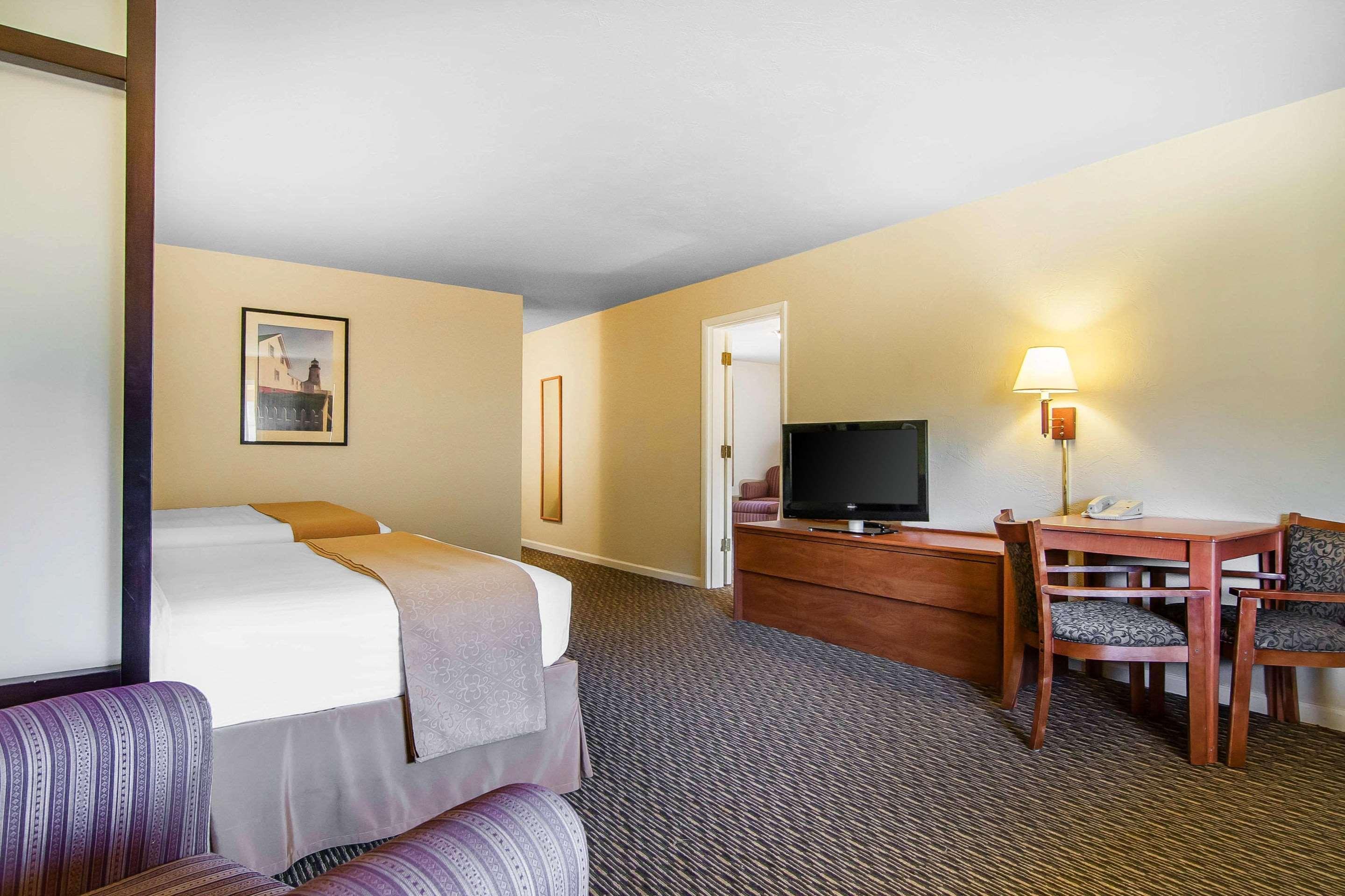 Quality Inn & Suites At Coos Bay Северен Бенд Екстериор снимка