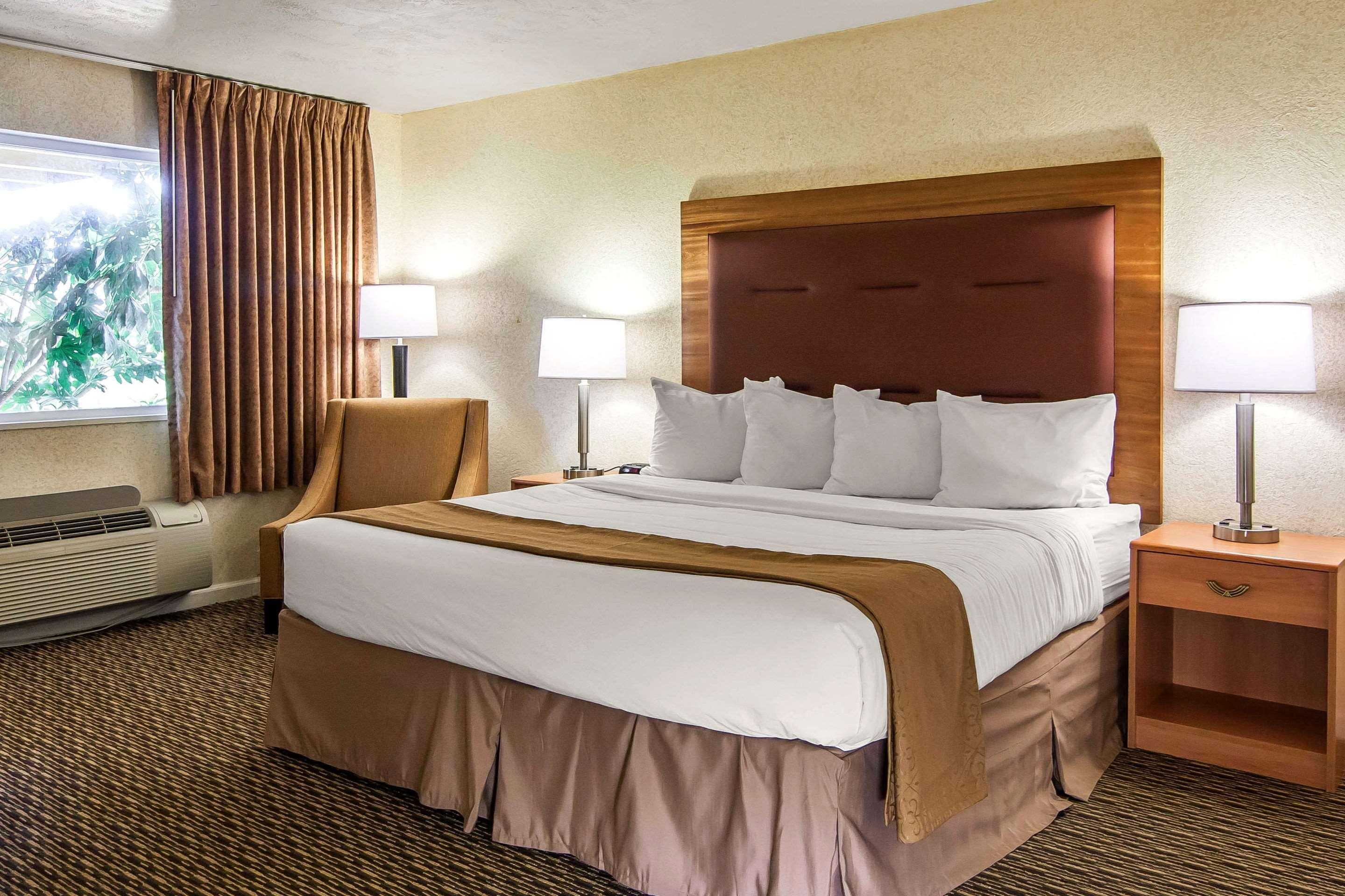 Quality Inn & Suites At Coos Bay Северен Бенд Екстериор снимка