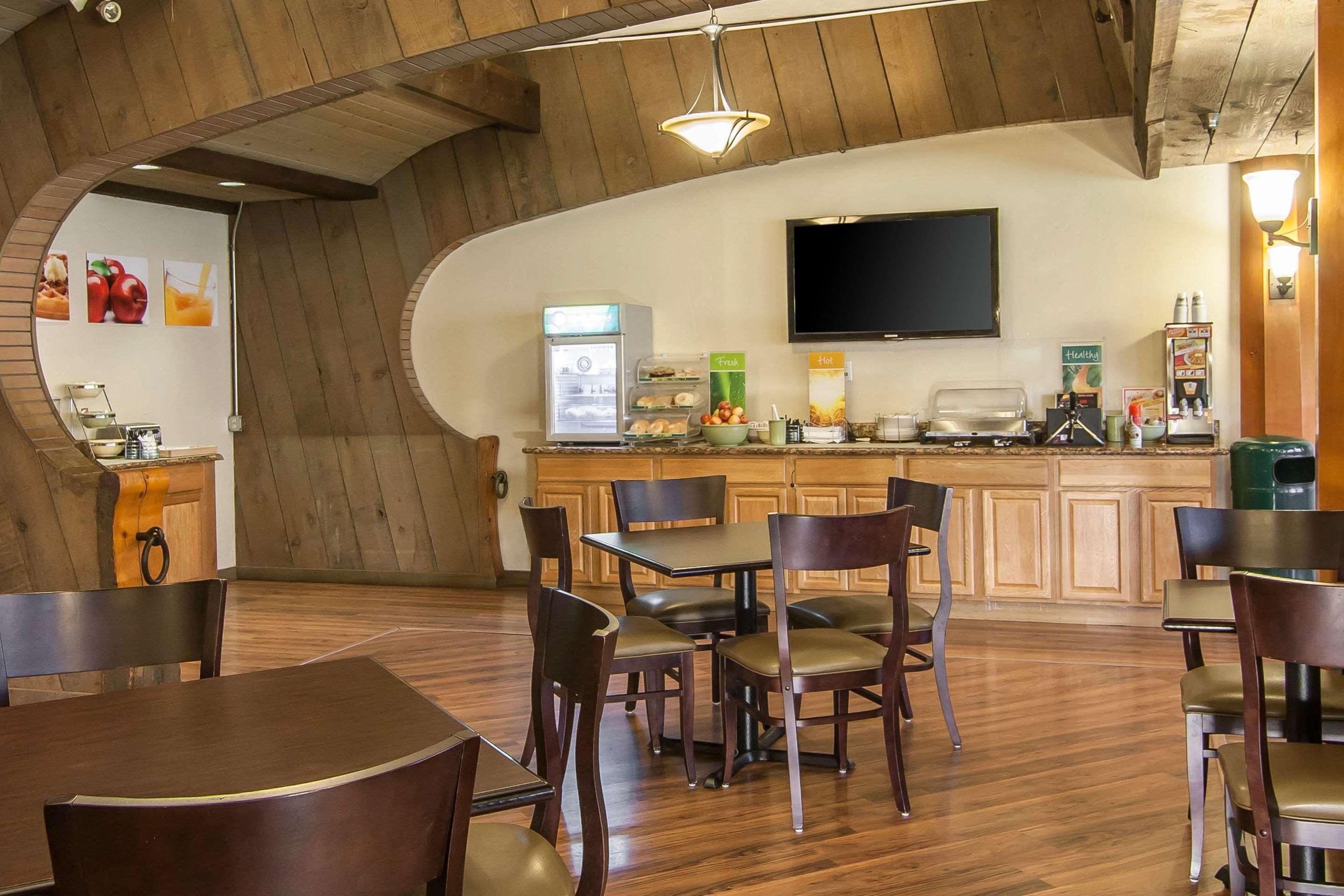 Quality Inn & Suites At Coos Bay Северен Бенд Екстериор снимка
