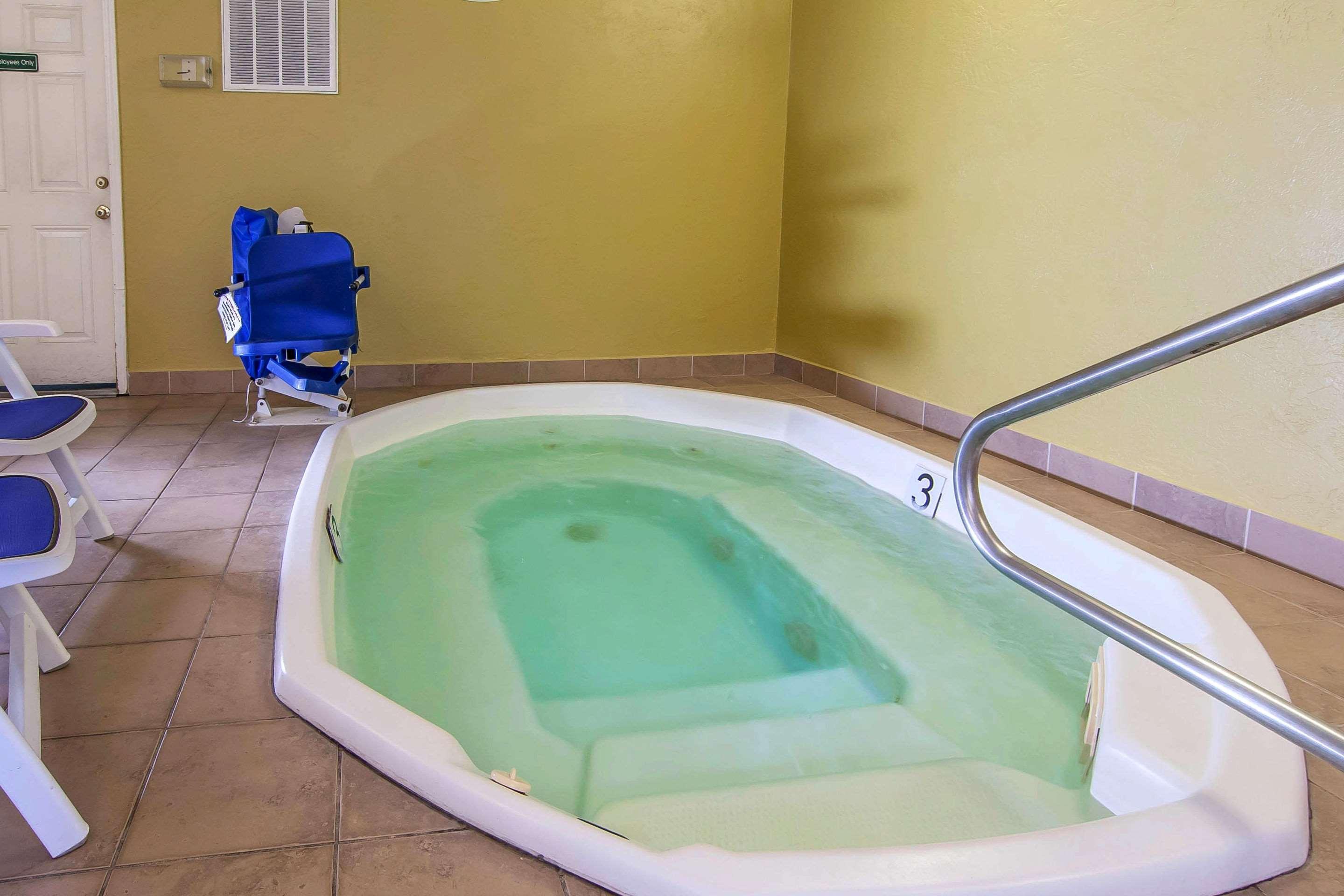 Quality Inn & Suites At Coos Bay Северен Бенд Екстериор снимка