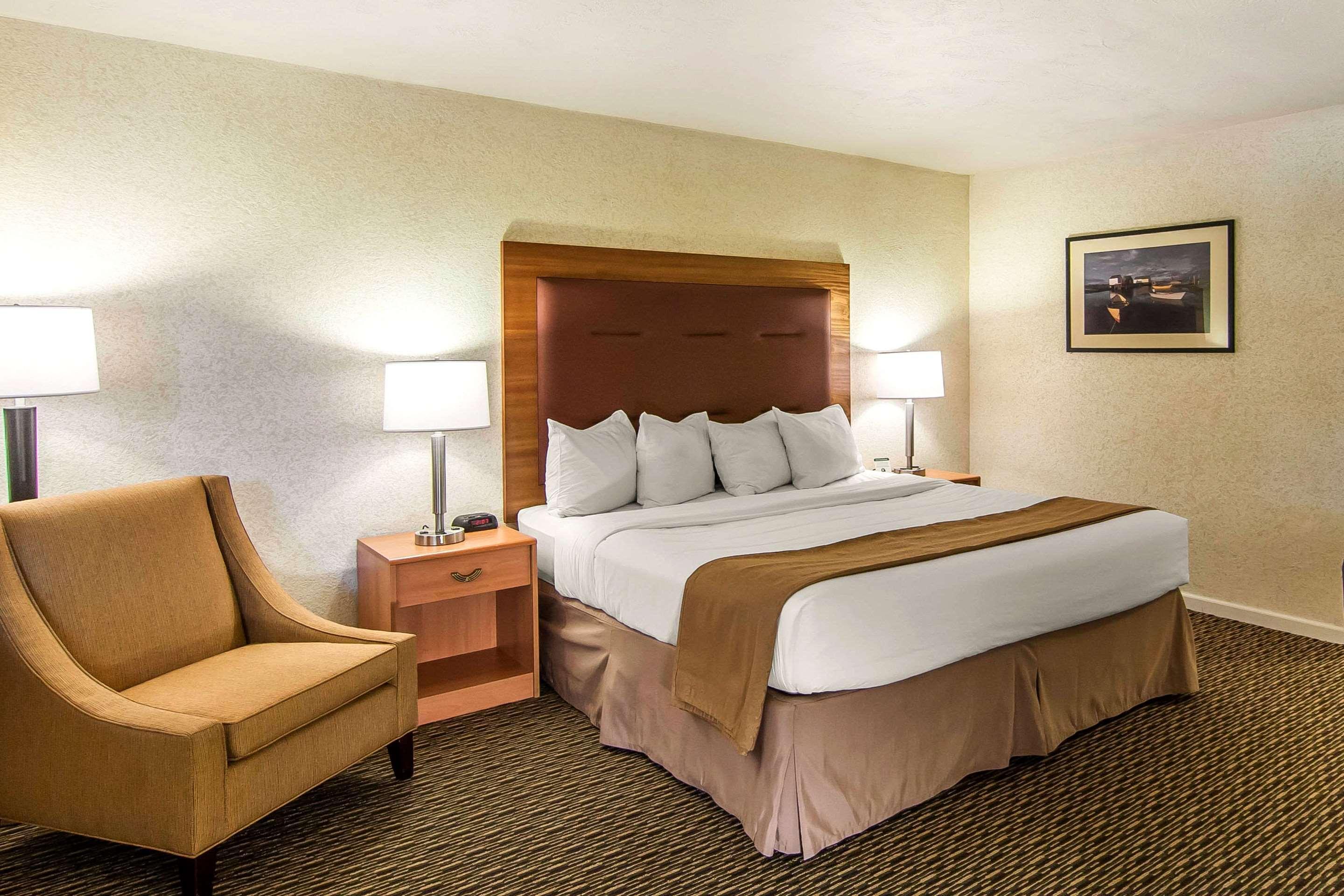 Quality Inn & Suites At Coos Bay Северен Бенд Екстериор снимка