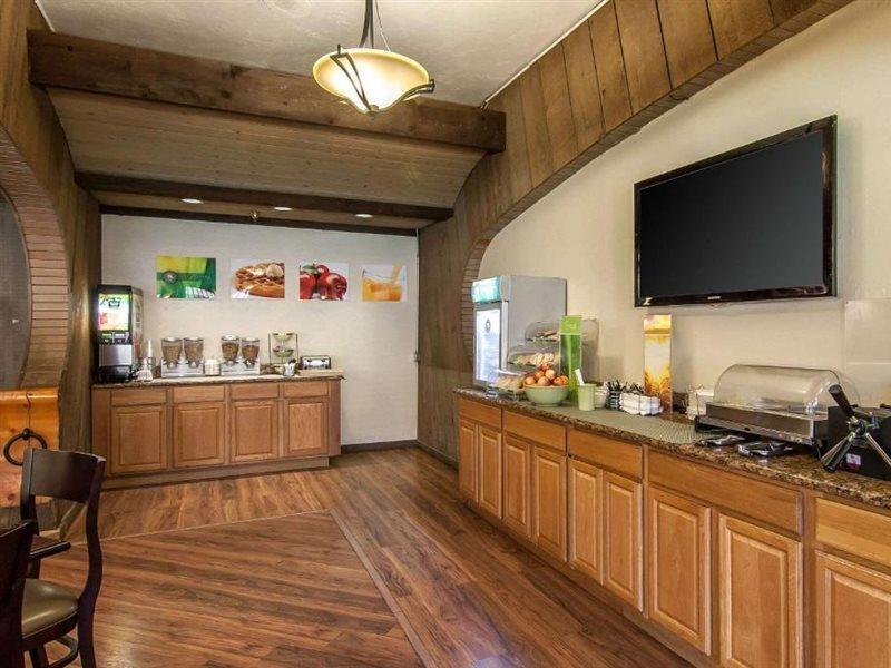 Quality Inn & Suites At Coos Bay Северен Бенд Екстериор снимка