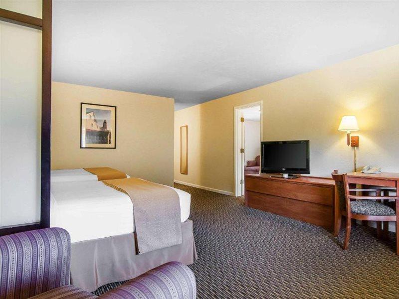 Quality Inn & Suites At Coos Bay Северен Бенд Екстериор снимка