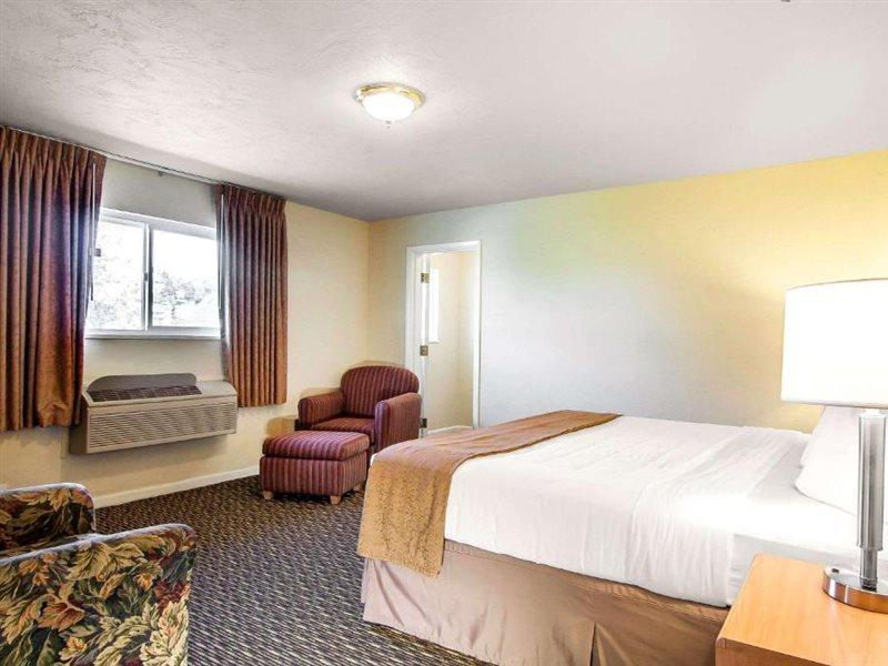 Quality Inn & Suites At Coos Bay Северен Бенд Екстериор снимка