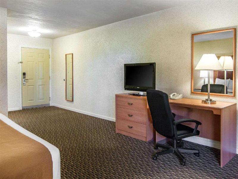 Quality Inn & Suites At Coos Bay Северен Бенд Екстериор снимка