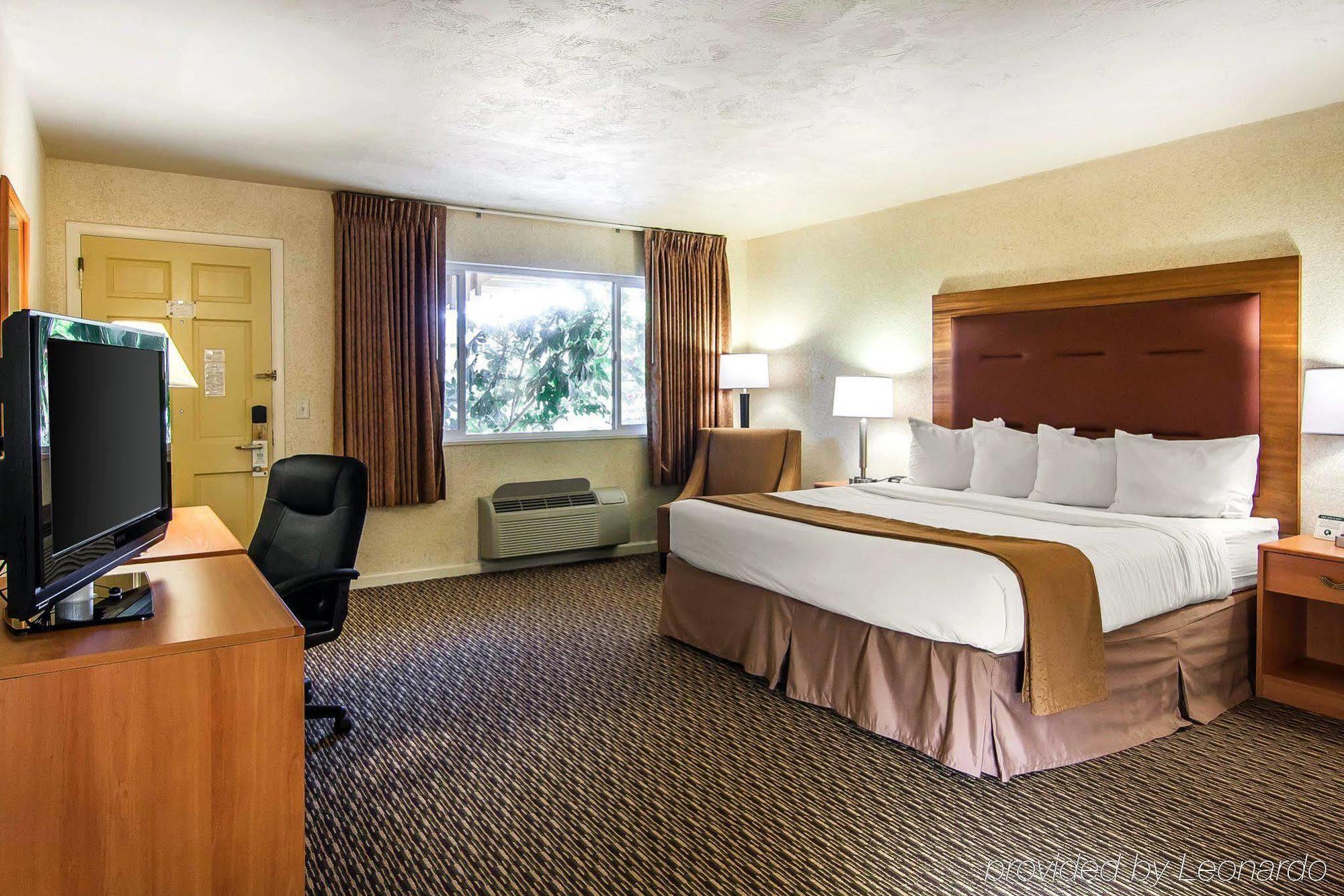 Quality Inn & Suites At Coos Bay Северен Бенд Екстериор снимка