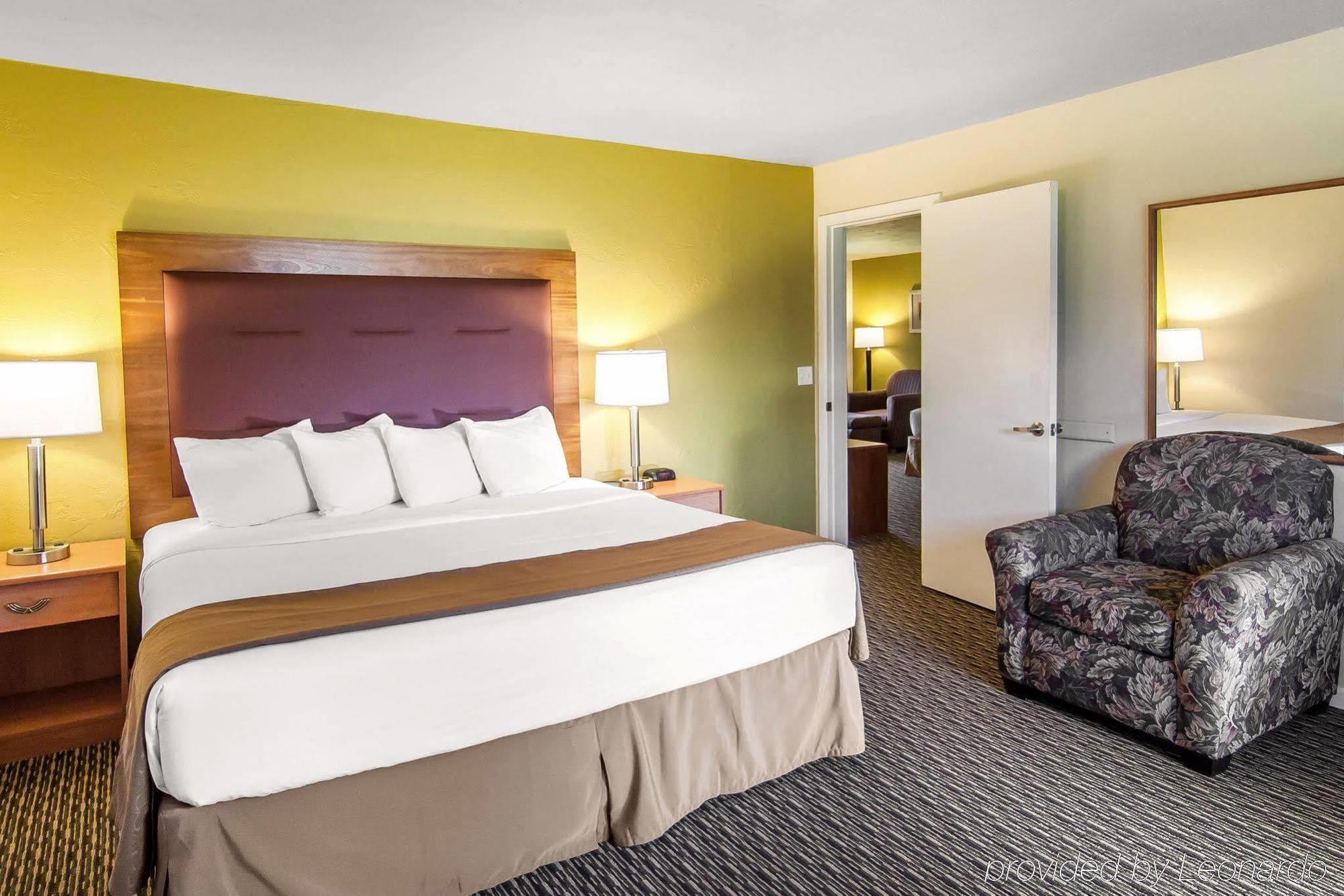 Quality Inn & Suites At Coos Bay Северен Бенд Екстериор снимка