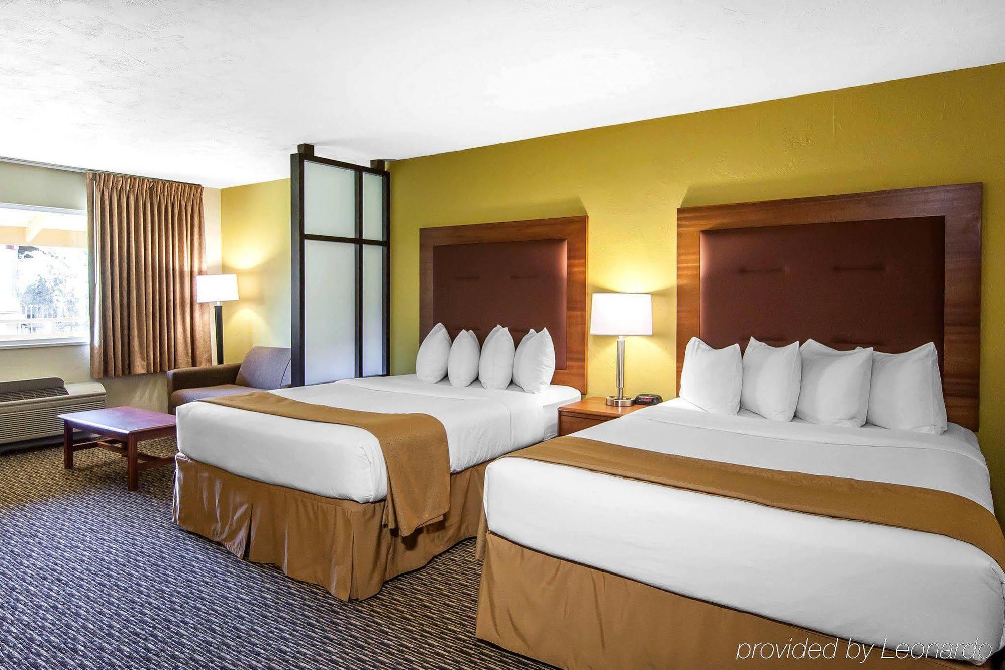 Quality Inn & Suites At Coos Bay Северен Бенд Екстериор снимка