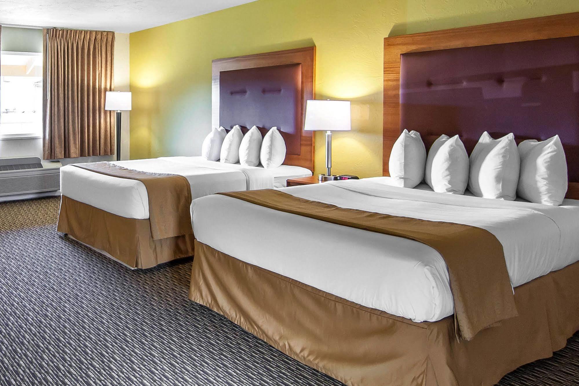 Quality Inn & Suites At Coos Bay Северен Бенд Екстериор снимка